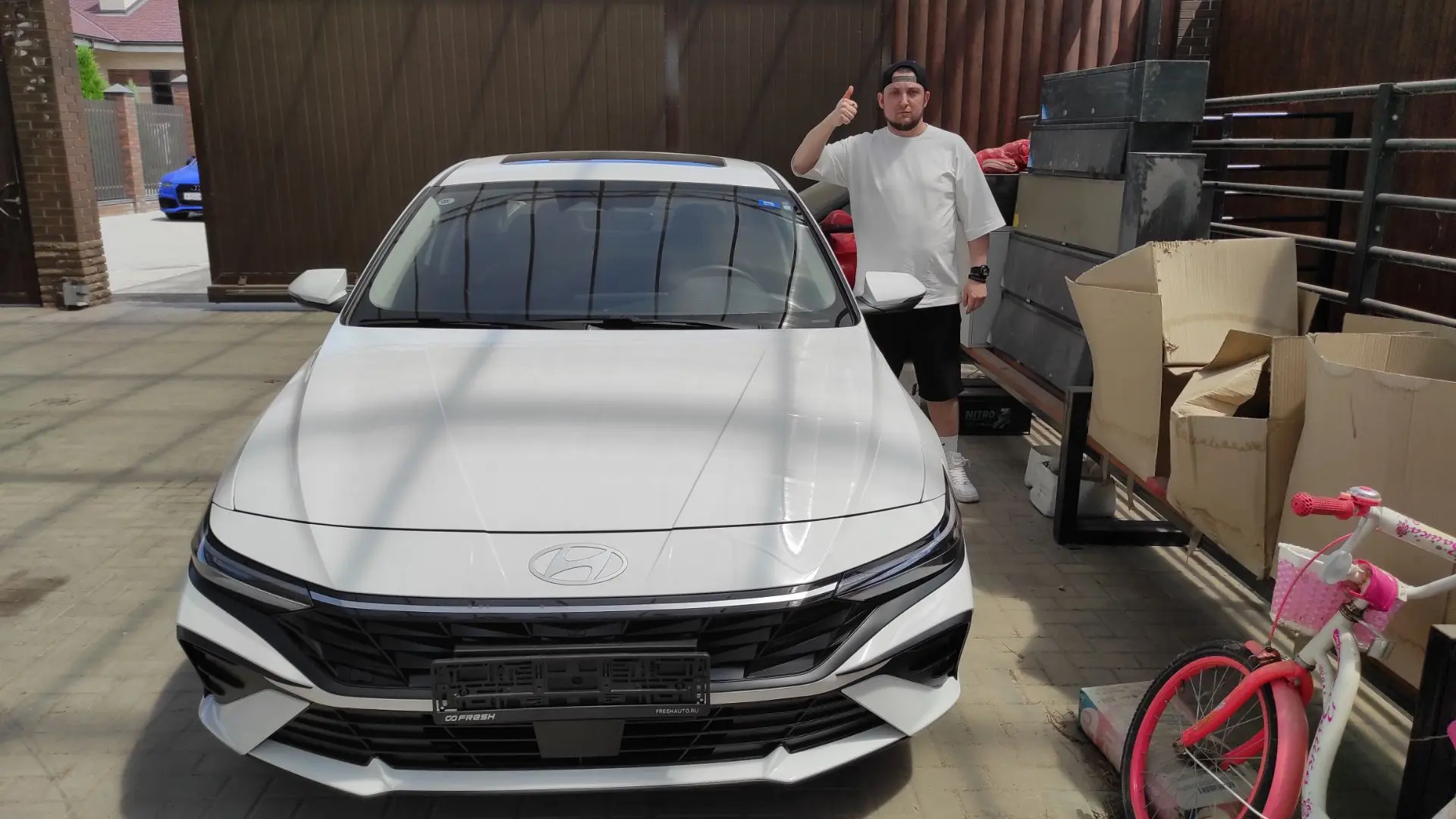 Hyundai Elantra — седан, который сочетает в себе смелый дизайн и технологичную начинку
