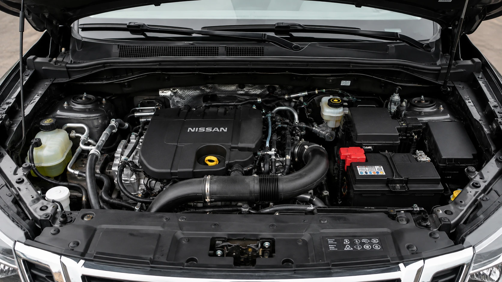 подкапотное пространство Nissan Terrano