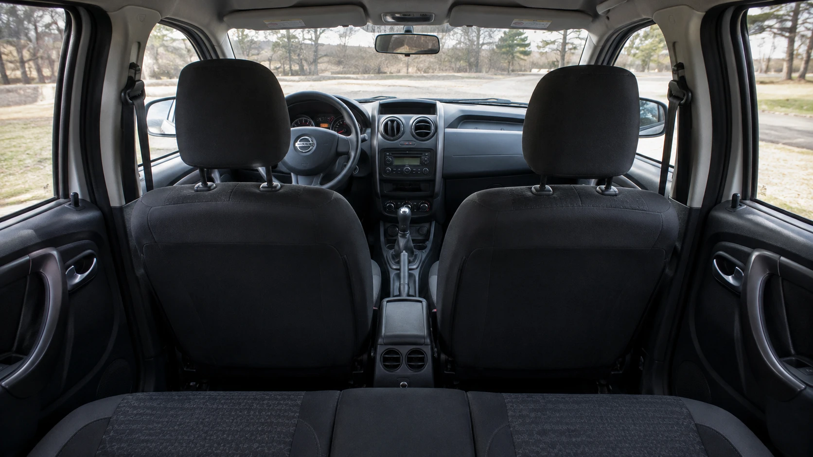 салон Nissan Terrano