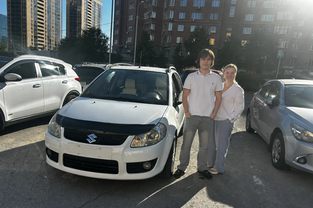 Suzuki SX4 2008 — приподнятый хэтчбек с японским мотором и практичным форматом