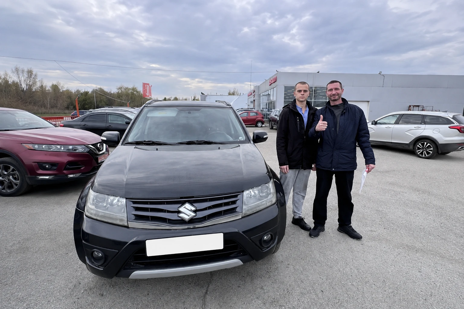 Suzuki Grand Vitara 2012 — настоящий внедорожник с постоянным полным приводом и понижающей передачей
