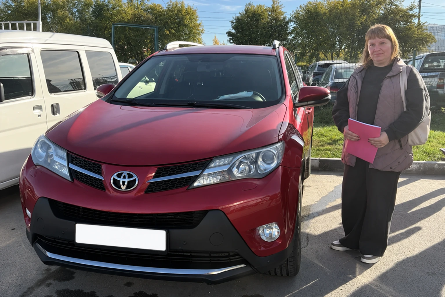 Toyota RAV4 (2015) — проверенная временем классика с полным приводом для суровых условий